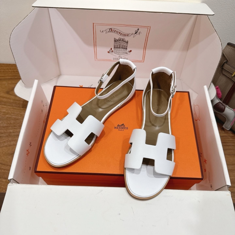 H**me5 sandals